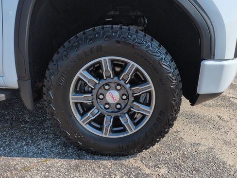 Used 2021 GMC Sierra 1500 AT4 w/ AT4 Premium Package AWD/4WD image 9