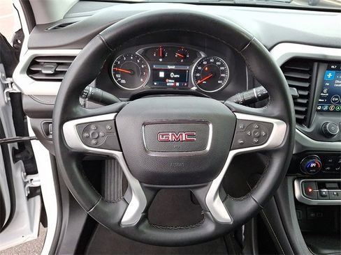 Used 2023 GMC Acadia SLT image 16