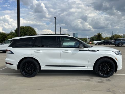 New 2025 Lincoln Aviator Reserve w/ Luxury Package image 8