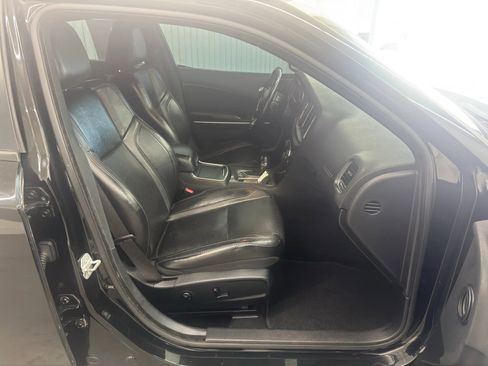 Used 2019 Dodge Charger SXT image 10