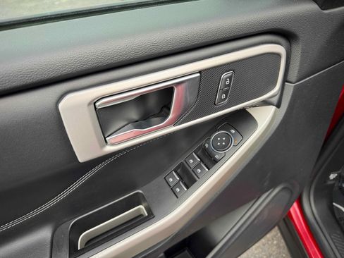 Certified 2021 Ford Explorer XLT w/ Equipment Group 202A image 17