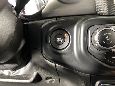 Used 2022 Jeep Wrangler Unlimited Sport image 25