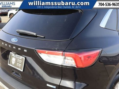 Used 2020 Ford Escape SE image 12