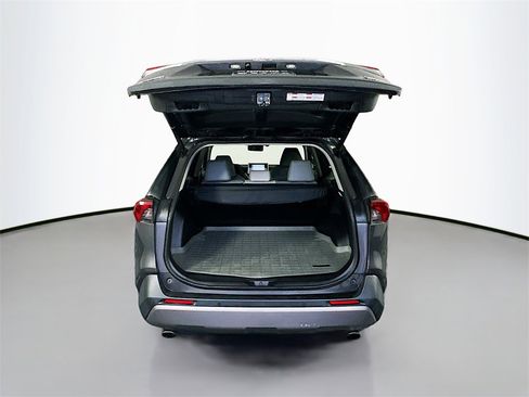 Used 2019 Toyota RAV4 Limited image 28