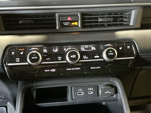 Used 2025 Honda Pilot Elite image 16