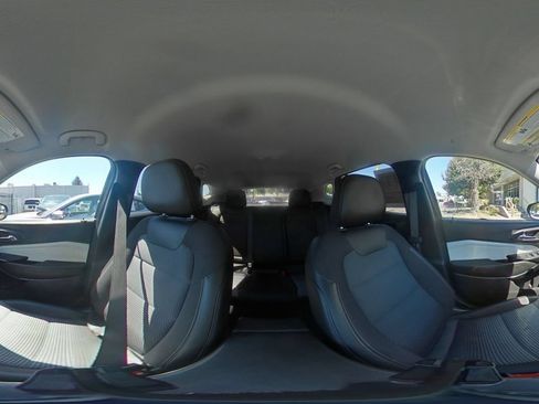 Used 2025 Chevrolet Trax LT FWD image 40