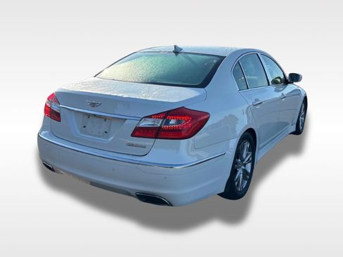 Used 2012 Hyundai Genesis 3.8 w/ Premium Pkg RWD image 4