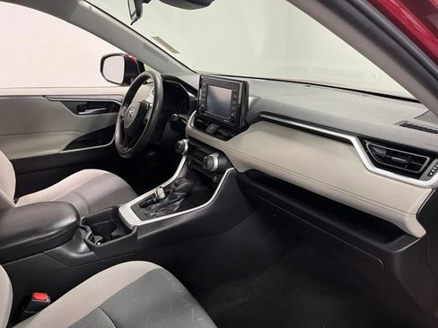 Used 2020 Toyota RAV4 XLE w/ Convenience Package FWD image 11