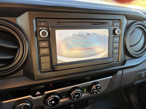 Used 2018 Toyota Tacoma SR image 18