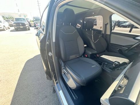 Used 2023 Volkswagen Taos SE w/ Panoramic Sunroof Package AWD/4WD image 26
