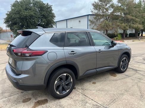 Used 2024 Nissan Rogue SV FWD image 14