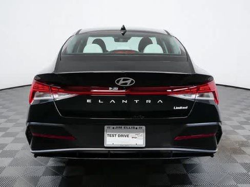 New 2026 Hyundai Elantra Limited image 18