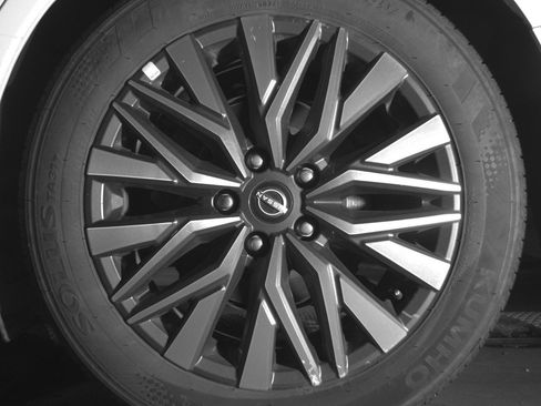 Used 2025 Nissan Altima 2.5 SV FWD image 14