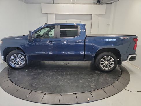 Used 2021 Chevrolet Silverado 1500 LT w/ Convenience Package II AWD/4WD image 4