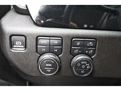 Used 2025 Chevrolet Silverado 2500 LTZ w/ LTZ Convenience Package AWD/4WD image 18