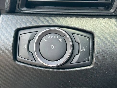 Used 2018 Ford Mustang Coupe RWD image 20