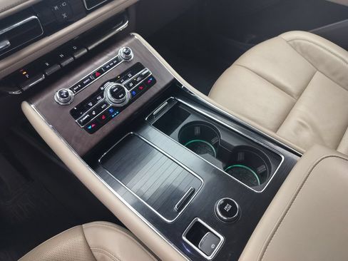 Used 2022 Lincoln Aviator Reserve w/ Elements Package Plus AWD/4WD image 19