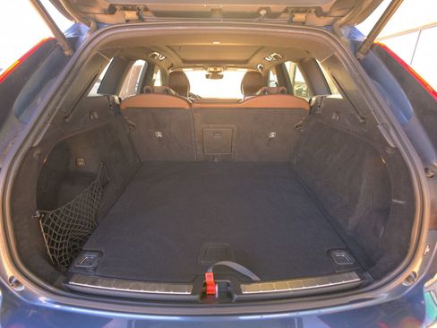 Used 2022 Volvo XC60 B5 Momentum image 24