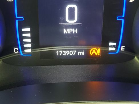 Used 2019 Chrysler Pacifica Touring-L FWD image 26