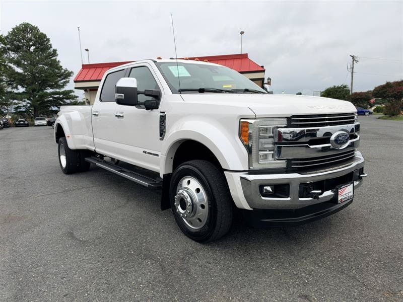 Used 2018 Ford F450 Lariat w/ Lariat Ultimate Package AWD/4WD image 3