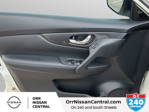 Used 2017 Nissan Rogue SV FWD image 16