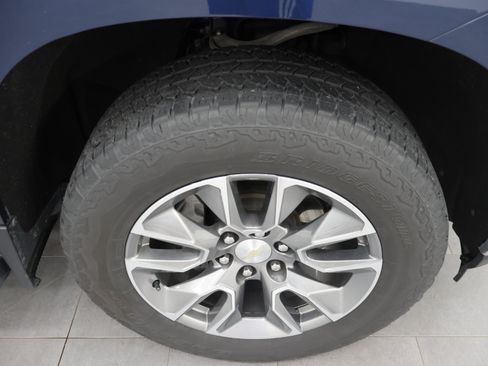 Used 2022 Chevrolet Silverado 1500 LT w/ Z71 Off-Road Package AWD/4WD image 3