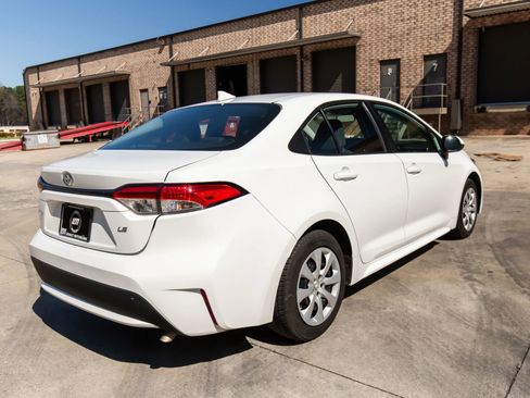 Used 2022 Toyota Corolla LE FWD image 15