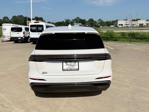 Used 2024 Lincoln Nautilus Premier w/ Jet Appearance Package AWD/4WD image 6