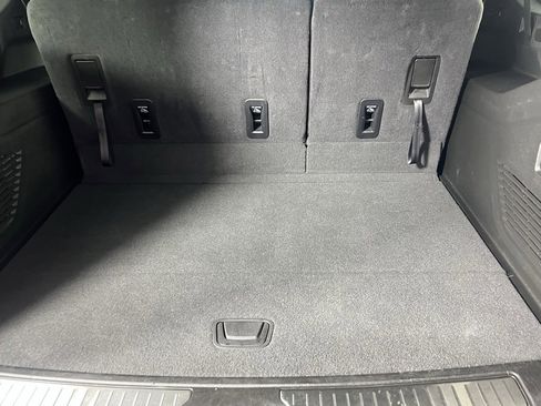 Used 2025 Chevrolet Suburban Z71 image 31