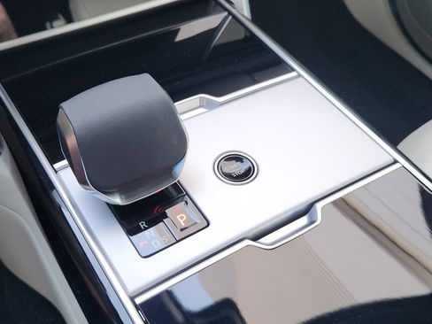 New 2025 Land Rover Range Rover Long Wheelbase SE image 19