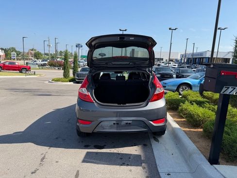 Used 2013 Hyundai Accent SE FWD image 7