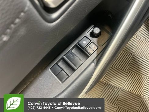 Used 2025 Toyota Corolla Cross XLE image 11