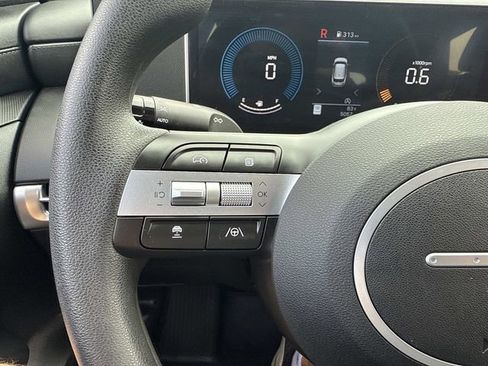 Certified 2025 Hyundai Tucson SE image 30