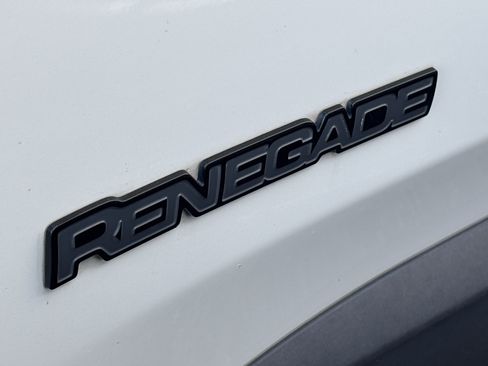 Used 2019 Jeep Renegade Altitude w/ Quick Order Package 22M FWD image 3
