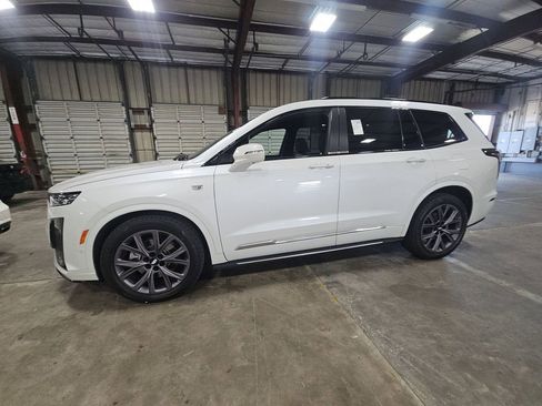 Used 2020 Cadillac XT6 Sport w/ Platinum Package image 4