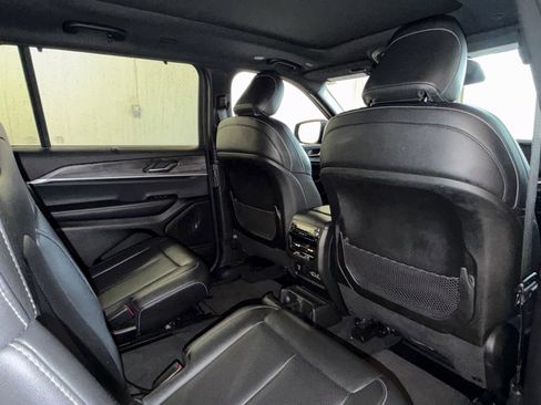 Used 2024 Jeep Grand Cherokee L Limited w/ Luxury Tech Group II image 35