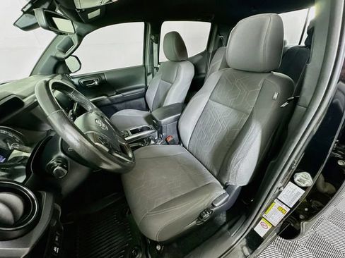 Used 2019 Toyota Tacoma TRD Sport AWD/4WD image 24