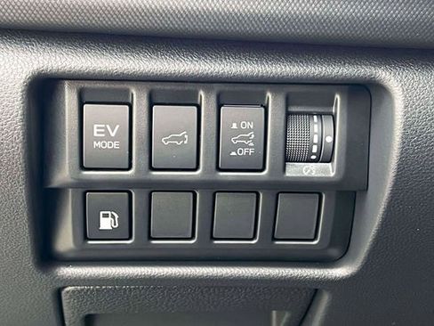 Used 2025 Subaru Forester Premium AWD/4WD image 20