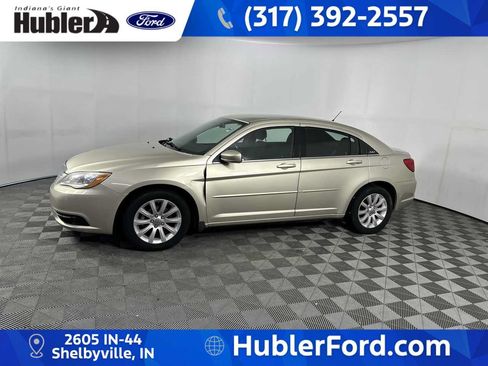 Used 2013 Chrysler 200 Touring FWD image 5