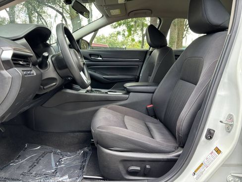 Used 2025 Nissan Altima 2.5 SV FWD image 23