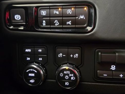 Used 2026 GMC Yukon AT4 Ultimate w/ LPO, Floor Liner Package AWD/4WD image 41