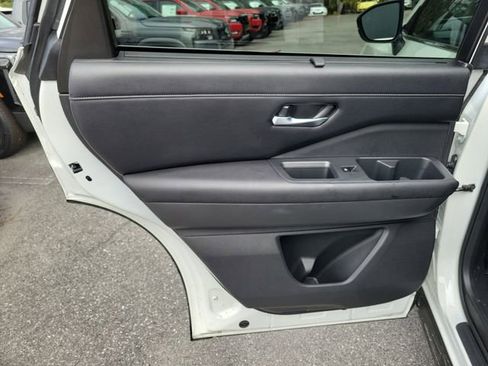 Used 2023 Nissan Pathfinder SL w/ SL Premium Package image 28