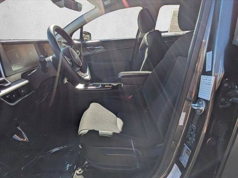Used 2024 Kia Sportage LX image 11