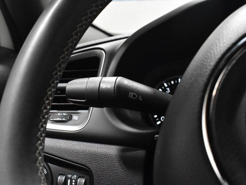 Used 2021 Jeep Renegade Latitude AWD/4WD image 15