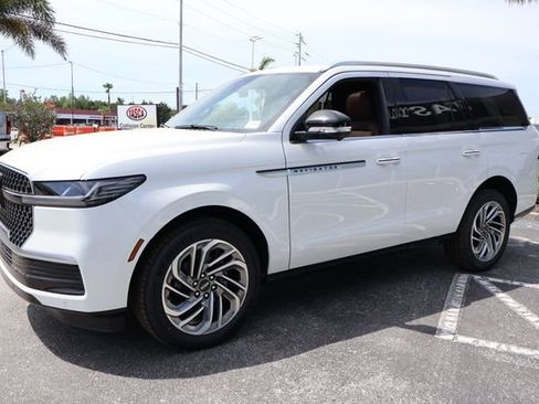 New 2026 Lincoln Navigator Reserve AWD/4WD image 3