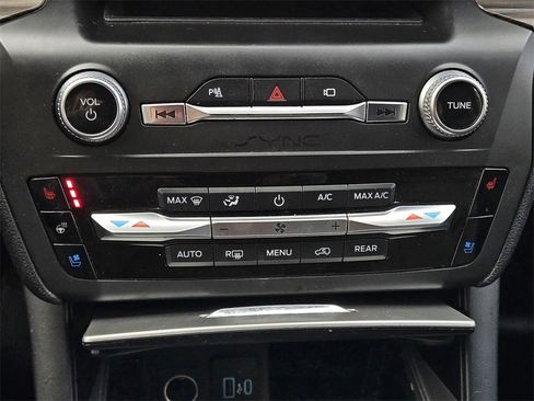 Used 2020 Ford Explorer Limited image 15