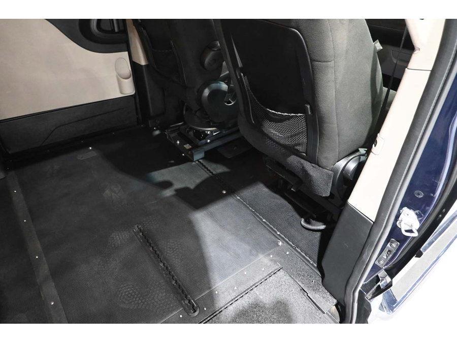 Used 2015 Dodge Grand Caravan SXT FWD image 19