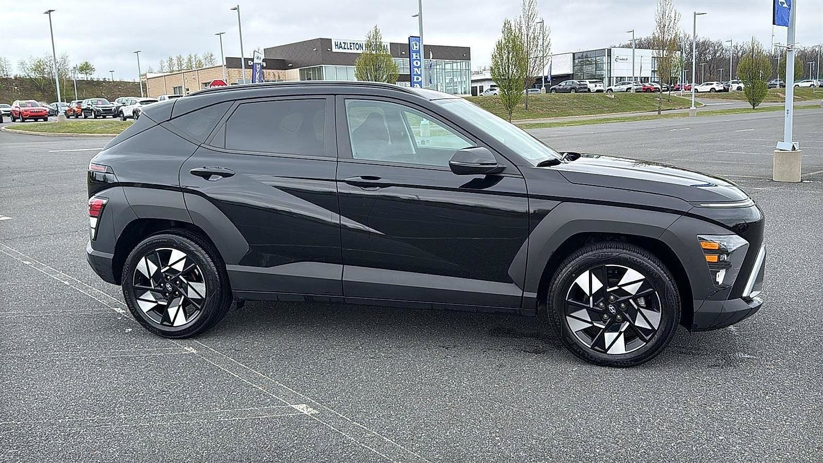 Used 2024 Hyundai Kona SEL FWD image 3