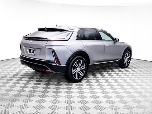 Used 2024 Cadillac Lyriq Luxury AWD/4WD image 7