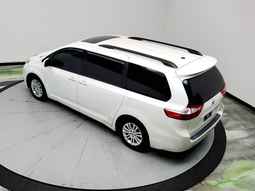 Used 2015 Toyota Sienna XLE FWD image 33